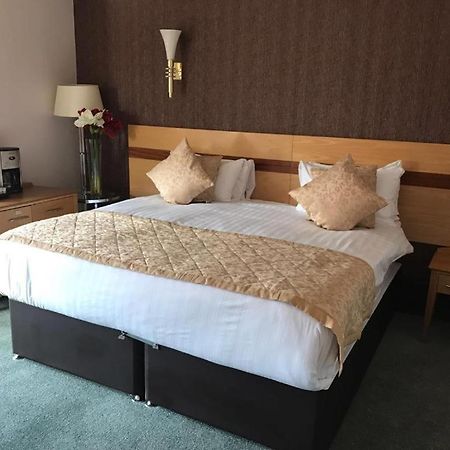 Harefield Manor Hotel Romford Bagian luar foto