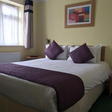 Harefield Manor Hotel Romford Bagian luar foto
