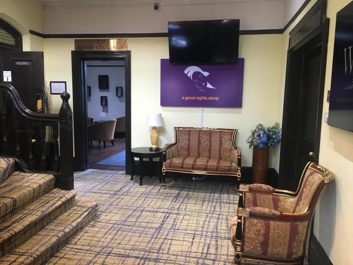 Harefield Manor Hotel Romford Bagian luar foto