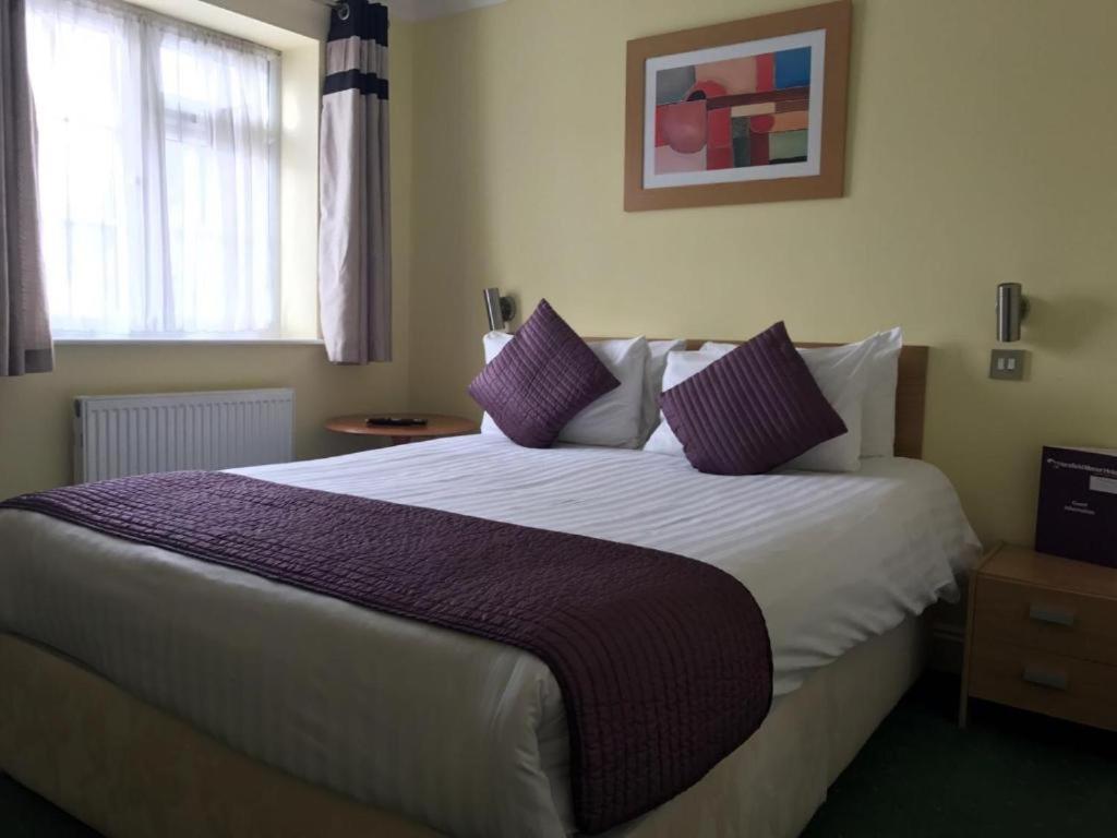 Harefield Manor Hotel Romford Bagian luar foto