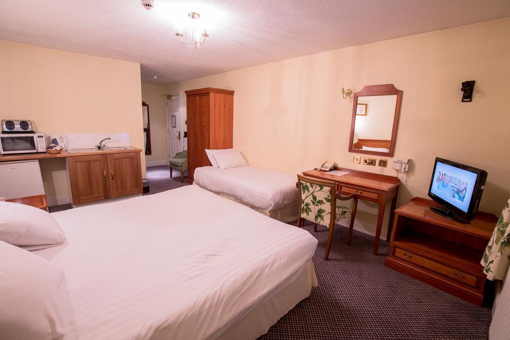 Harefield Manor Hotel Romford Bagian luar foto