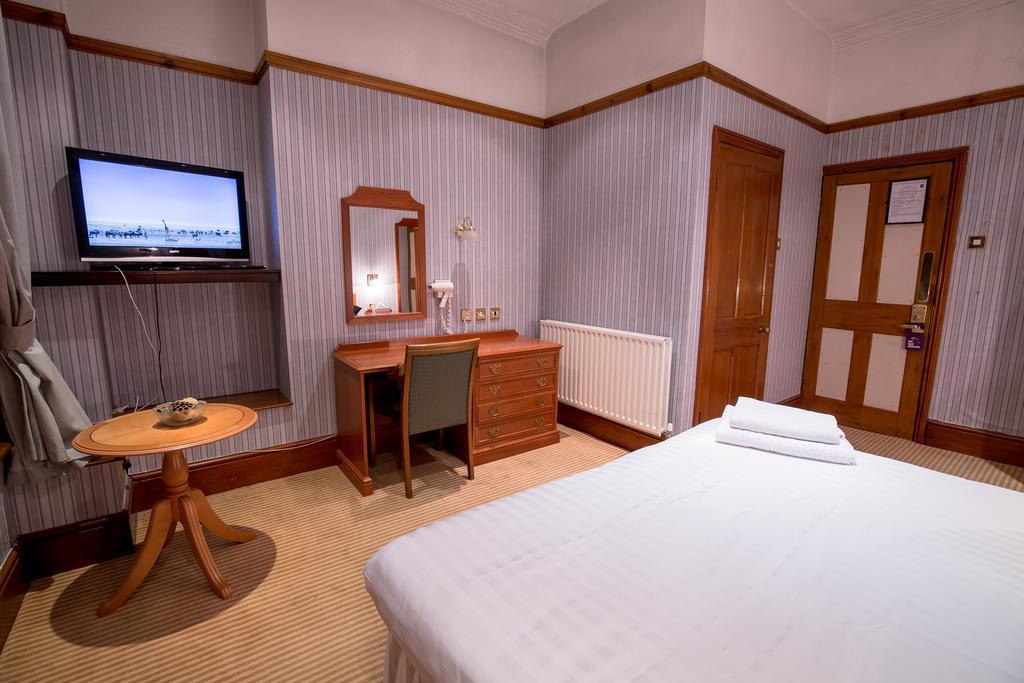 Harefield Manor Hotel Romford Bagian luar foto