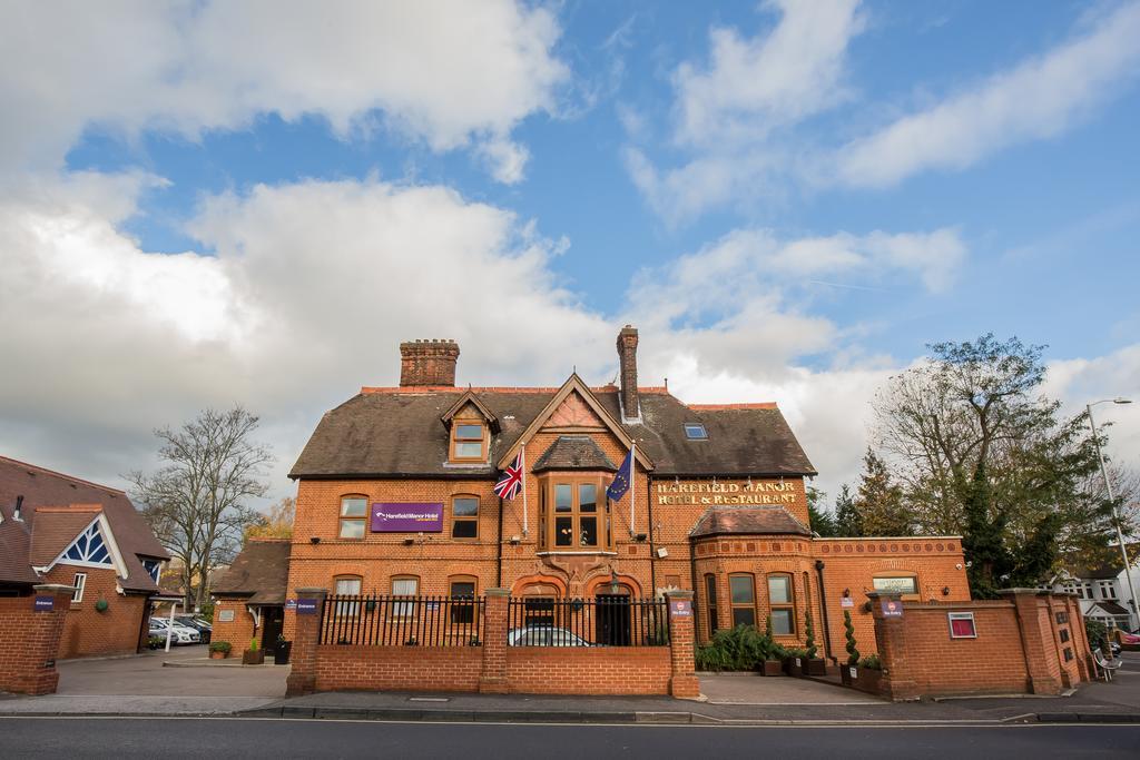 Harefield Manor Hotel Romford Bagian luar foto