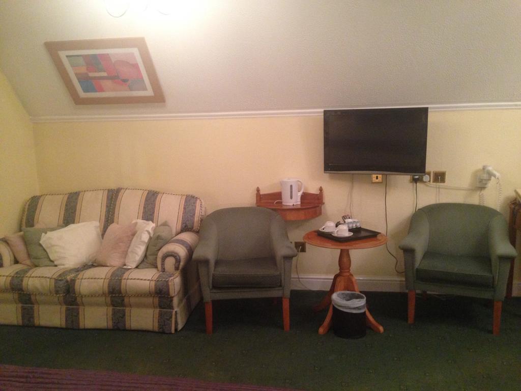 Harefield Manor Hotel Romford Bagian luar foto