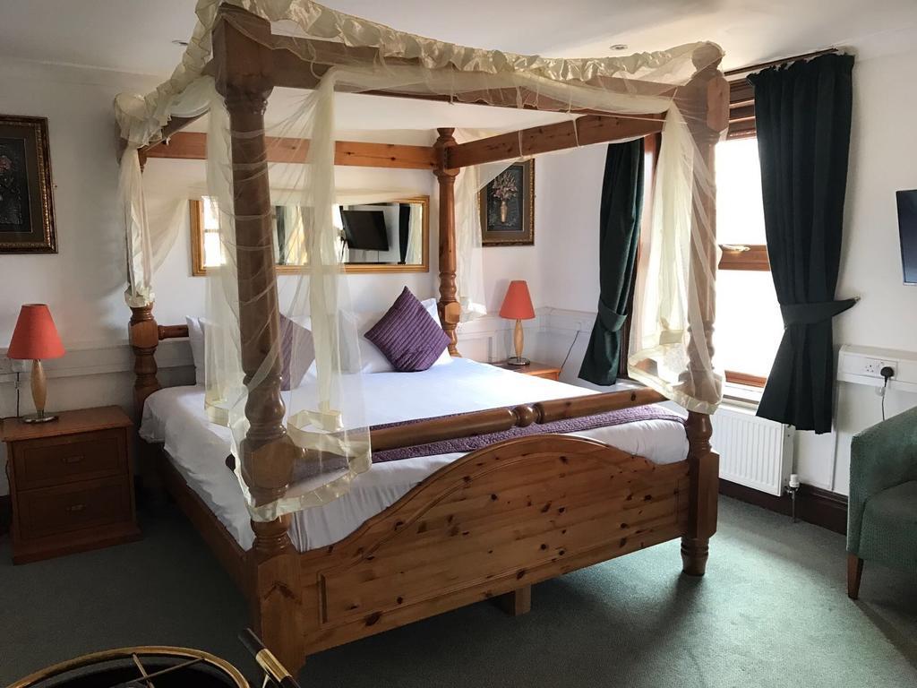 Harefield Manor Hotel Romford Bagian luar foto