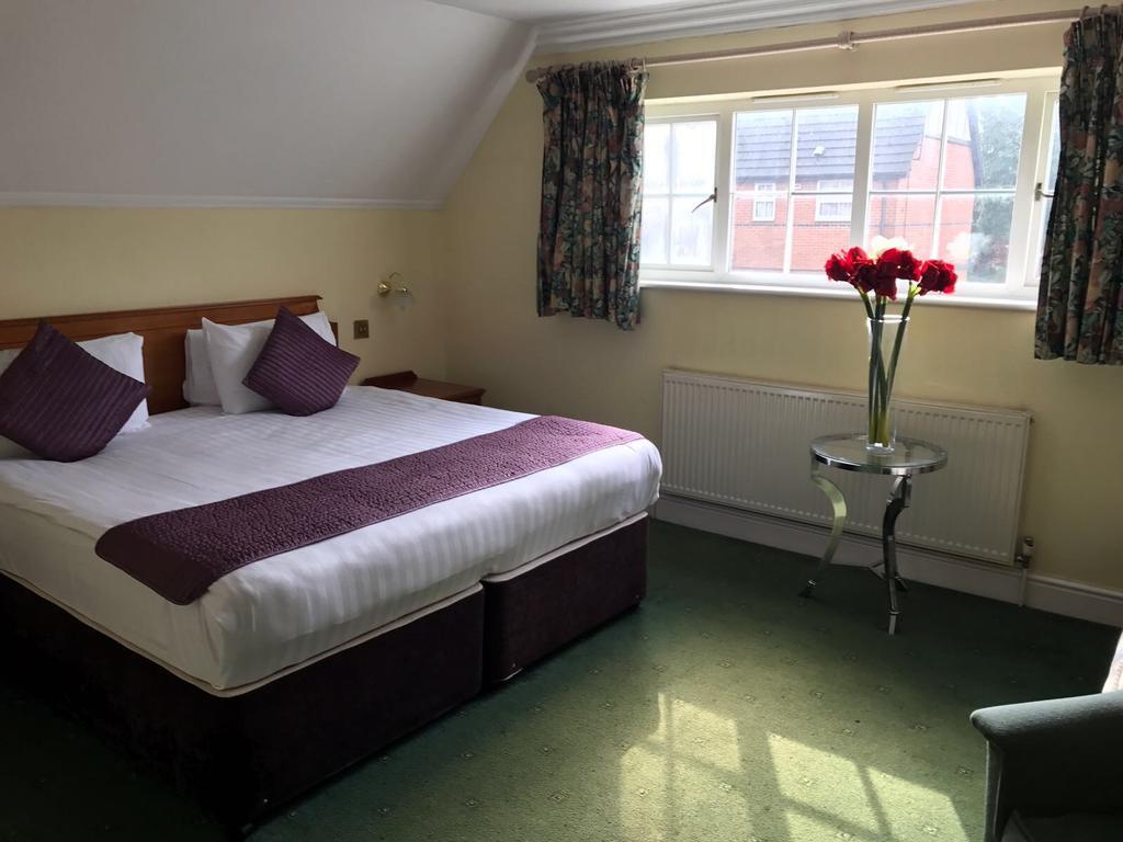 Harefield Manor Hotel Romford Bagian luar foto