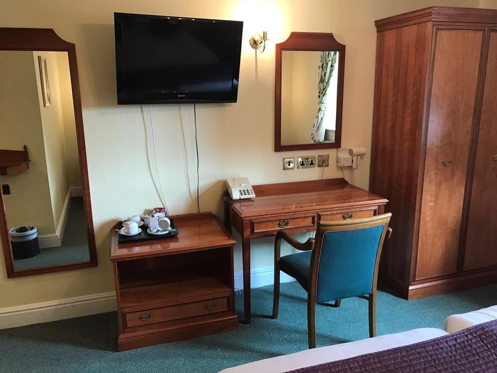 Harefield Manor Hotel Romford Bagian luar foto