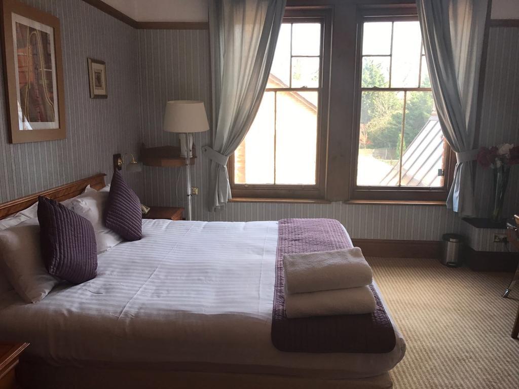 Harefield Manor Hotel Romford Bagian luar foto