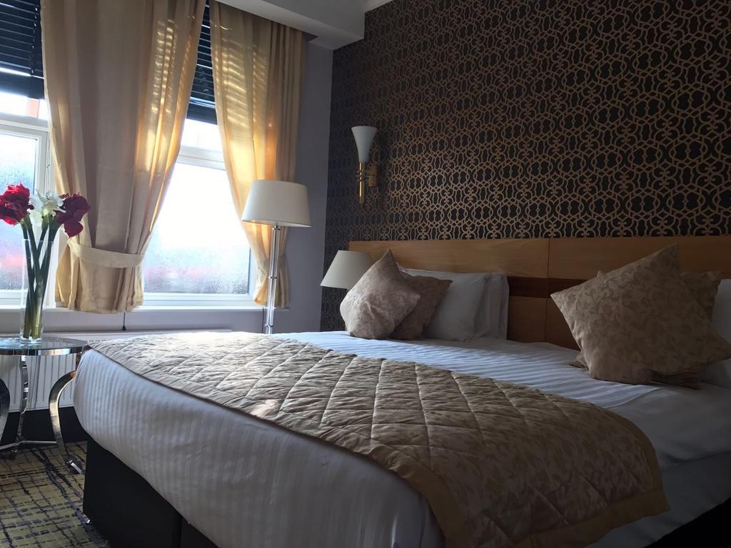 Harefield Manor Hotel Romford Bagian luar foto