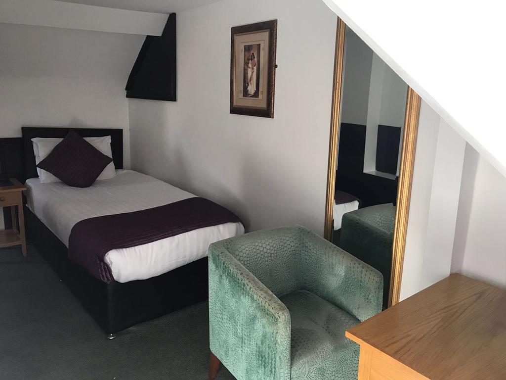 Harefield Manor Hotel Romford Bagian luar foto