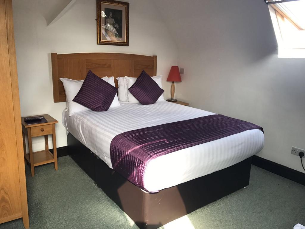 Harefield Manor Hotel Romford Bagian luar foto