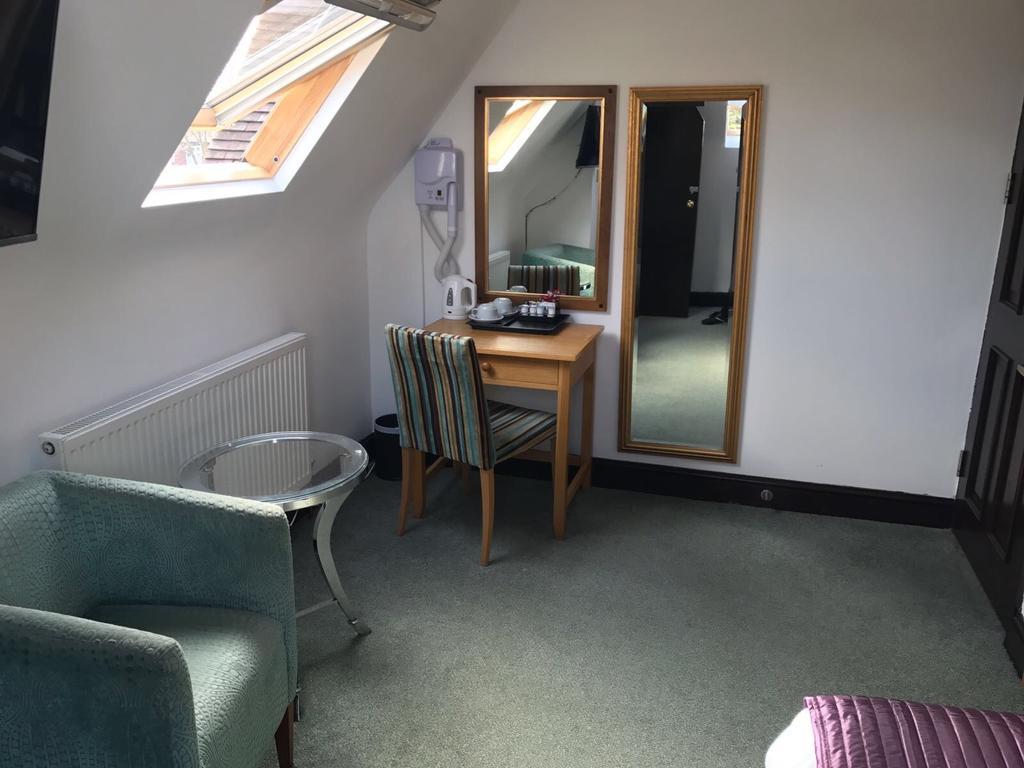 Harefield Manor Hotel Romford Bagian luar foto
