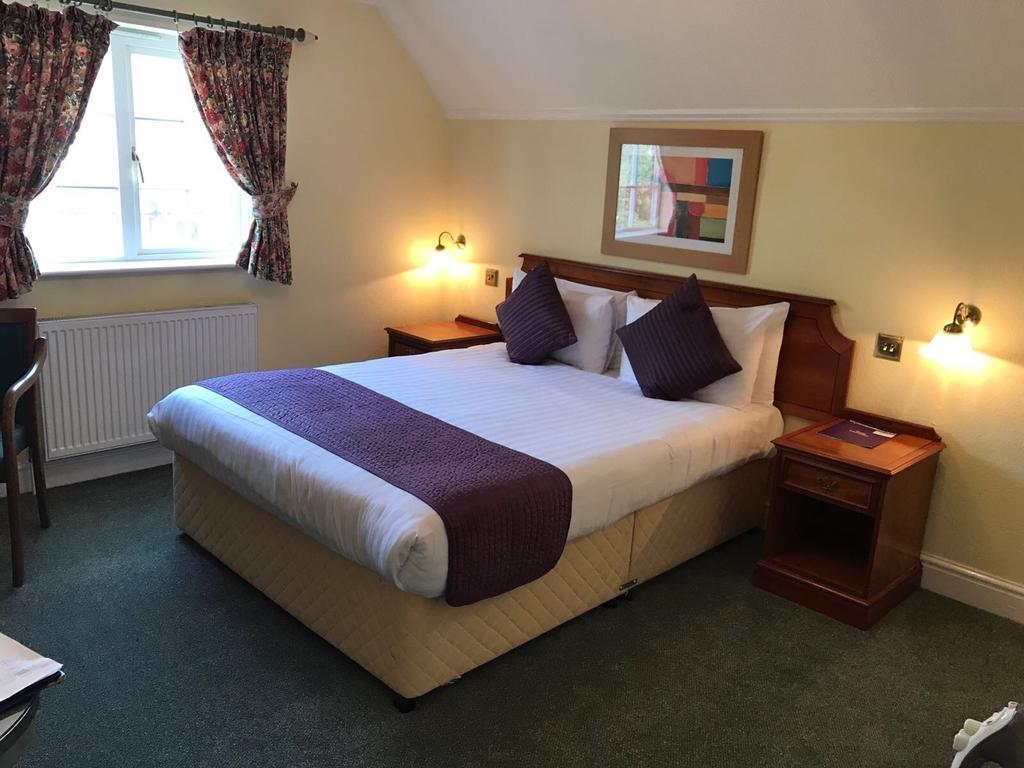 Harefield Manor Hotel Romford Bagian luar foto