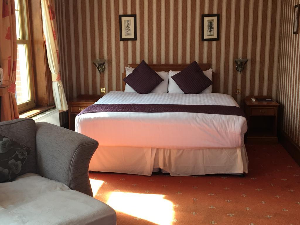 Harefield Manor Hotel Romford Bagian luar foto
