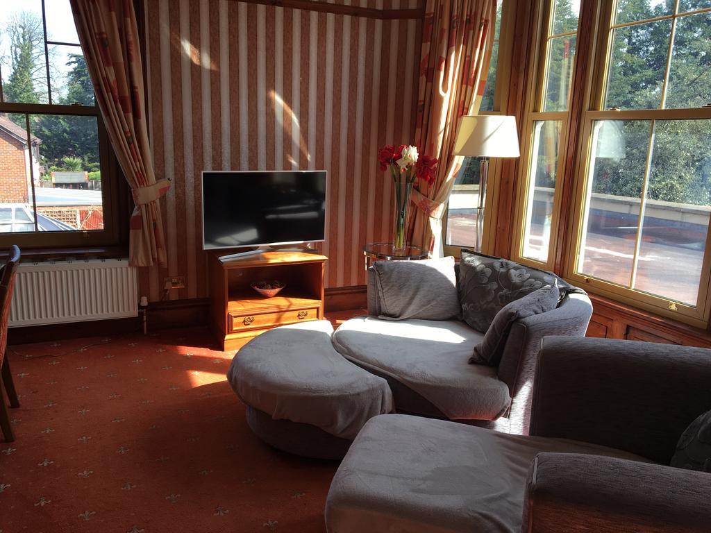 Harefield Manor Hotel Romford Bagian luar foto