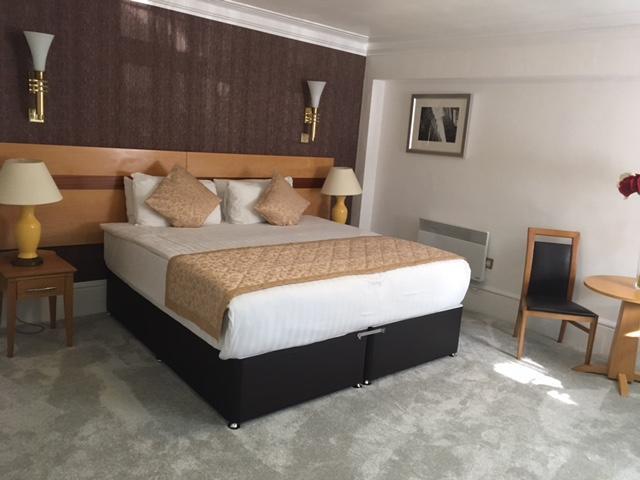 Harefield Manor Hotel Romford Bagian luar foto