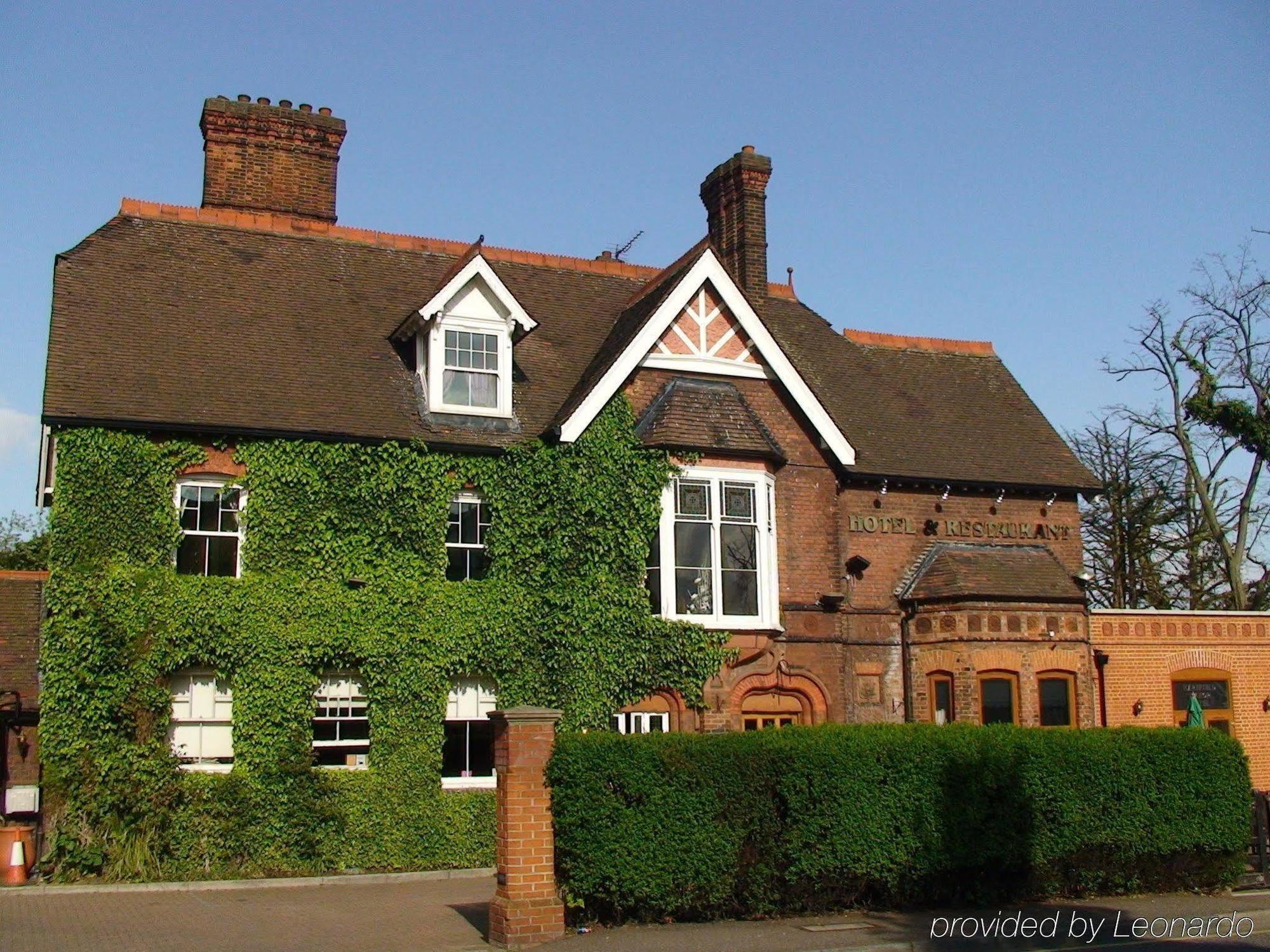 Harefield Manor Hotel Romford Bagian luar foto