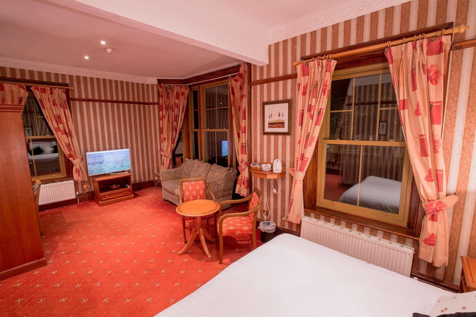 Harefield Manor Hotel Romford Bagian luar foto