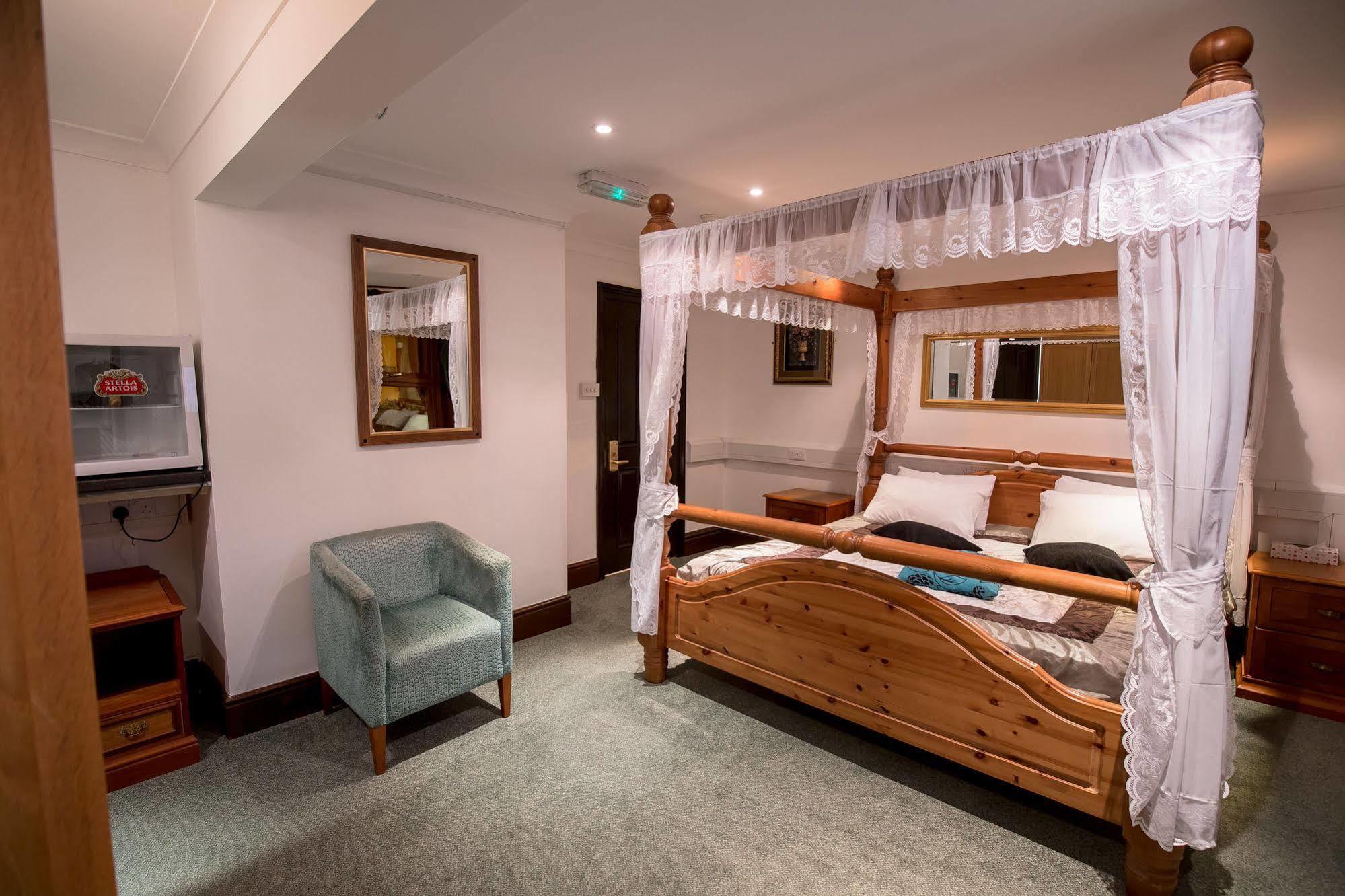 Harefield Manor Hotel Romford Bagian luar foto